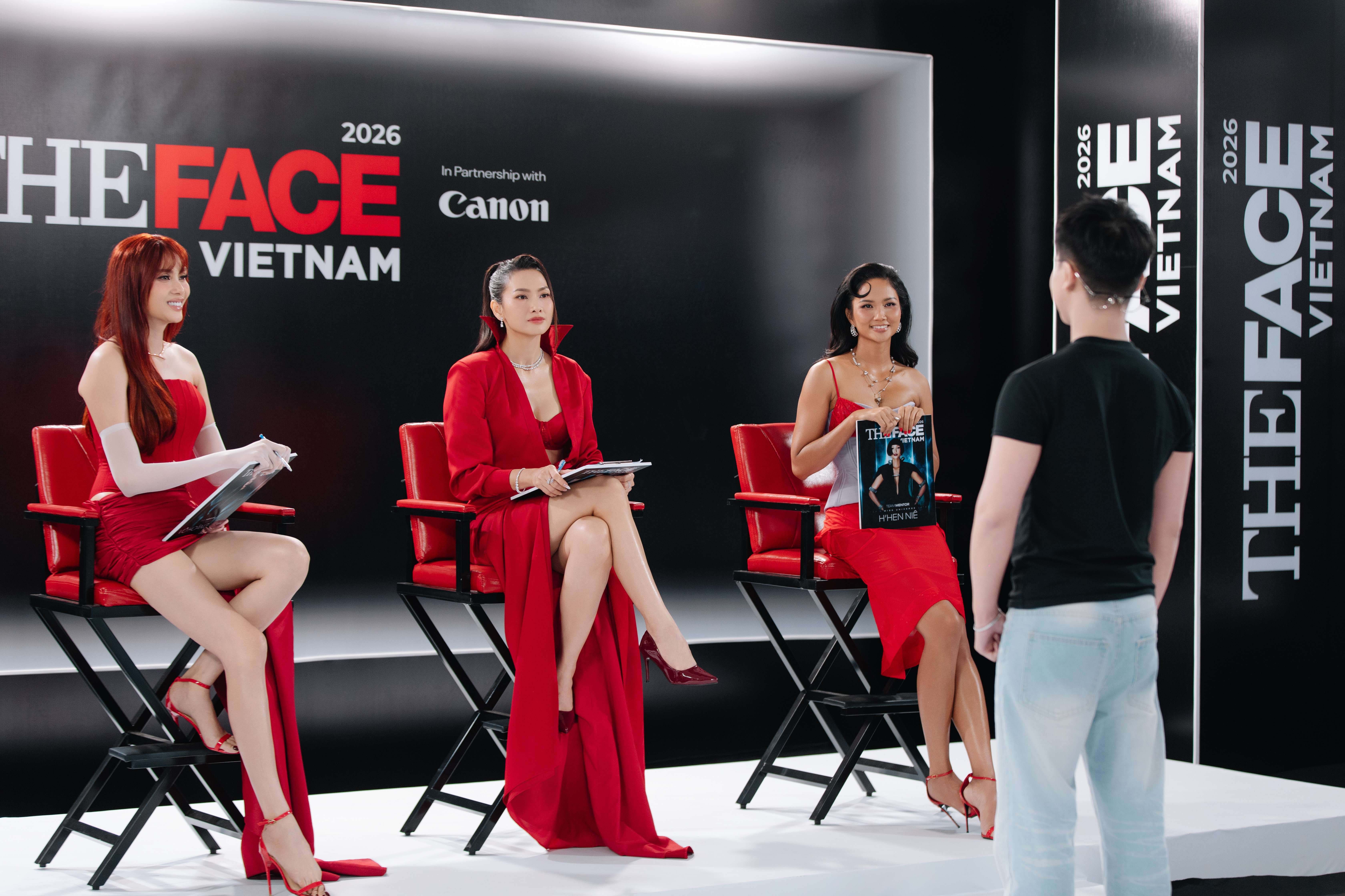 1. Bộ ba mentor The Face Vietnam 2026 tại buổi sơ tuyển The Face Vietnam 2026 tại TP. HCM.jpg