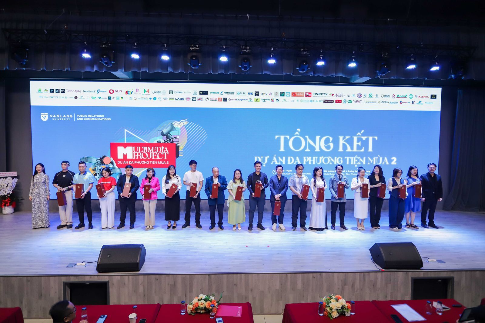 Bản sao của khoa-quan-he-cong-chung-truyen-thong-vlu-ket-noi-hon-100-doanh-nghiep-trong-du-an-da-phuong-tien-mua-2-nam-2025.jpg