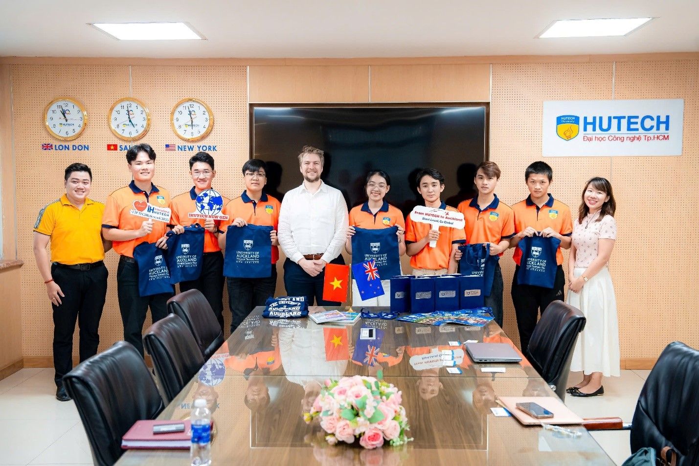 Form Ảnh Yeah1 TV-Recovered.jpg