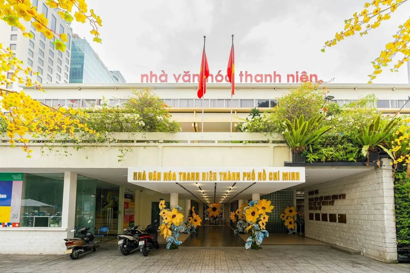 Nha_van_hoa_Thanh_nien_TP.HCM.jpg.webp