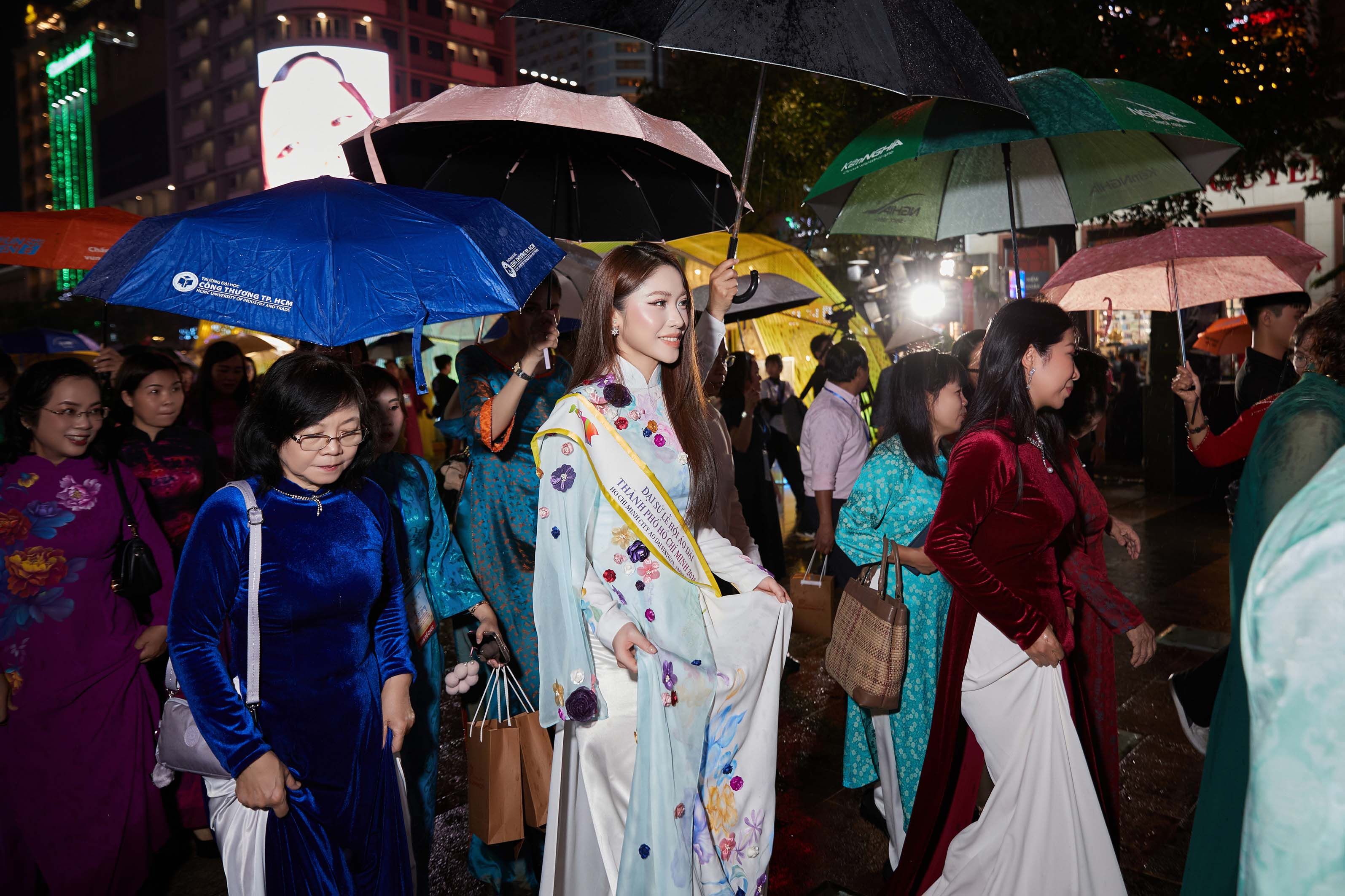 THANH THẢO - NTK VÕ VIỆT CHUNG (2).jpg