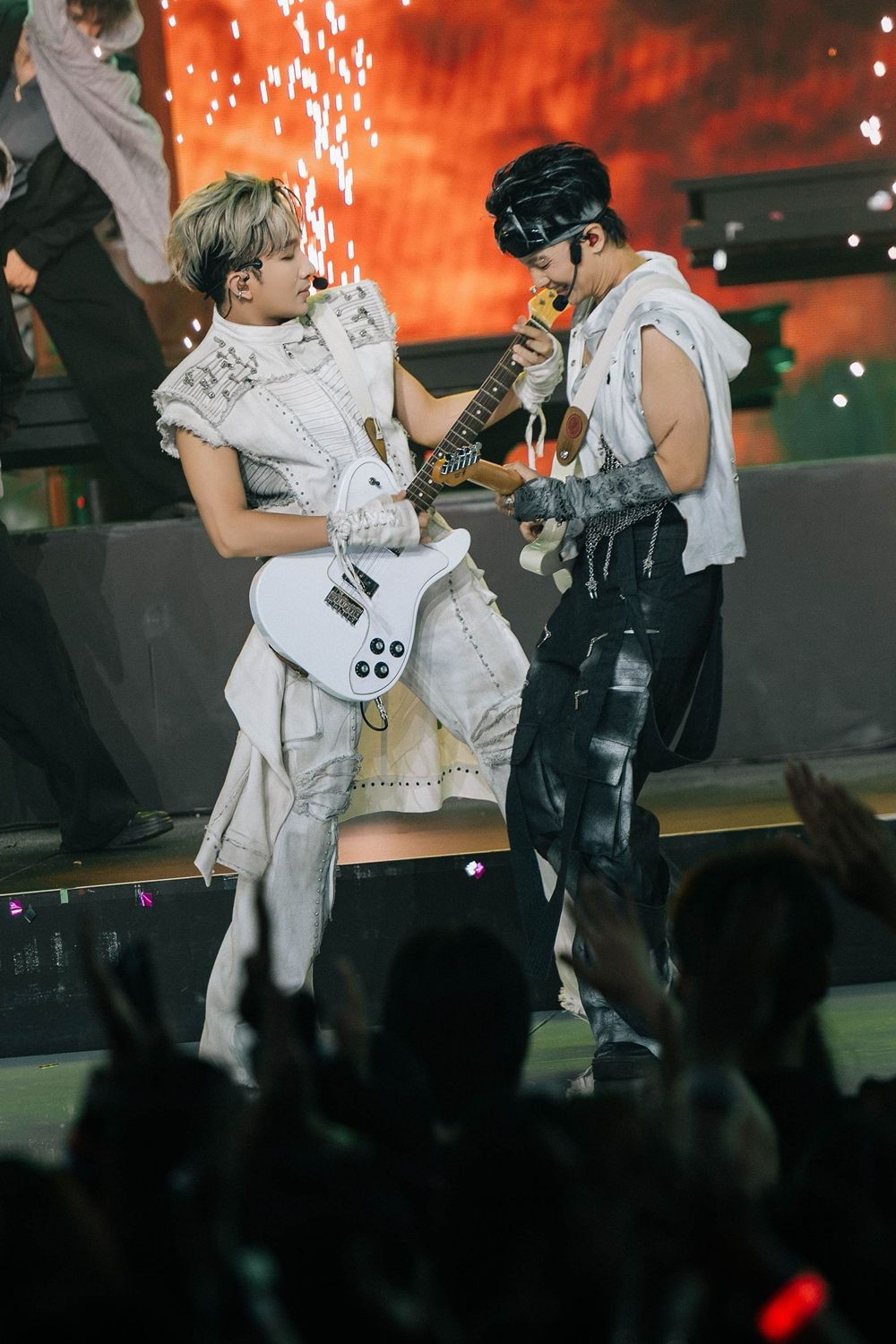 hoang rob chong gai cong dien 3Facetune_29-08-2026-14-58-35-002.jpg